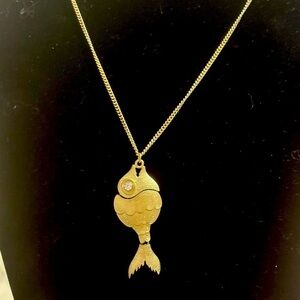 Vintage matte gold tone articulated fish necklace